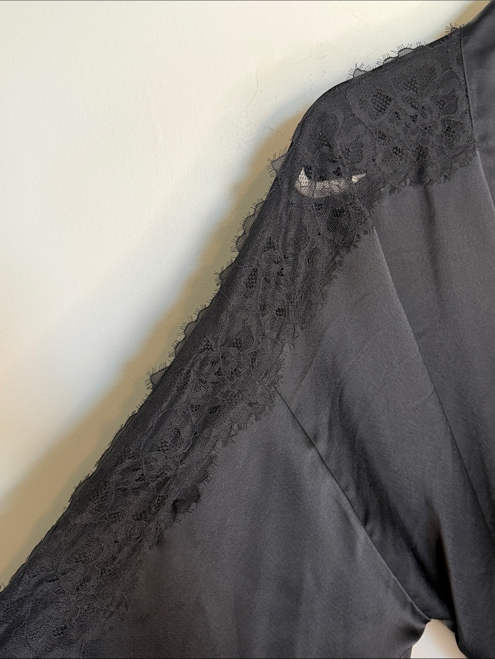 Victoria's Secret Black Satin Lace-Trim Robe XL NWT - Picture 5 of 5